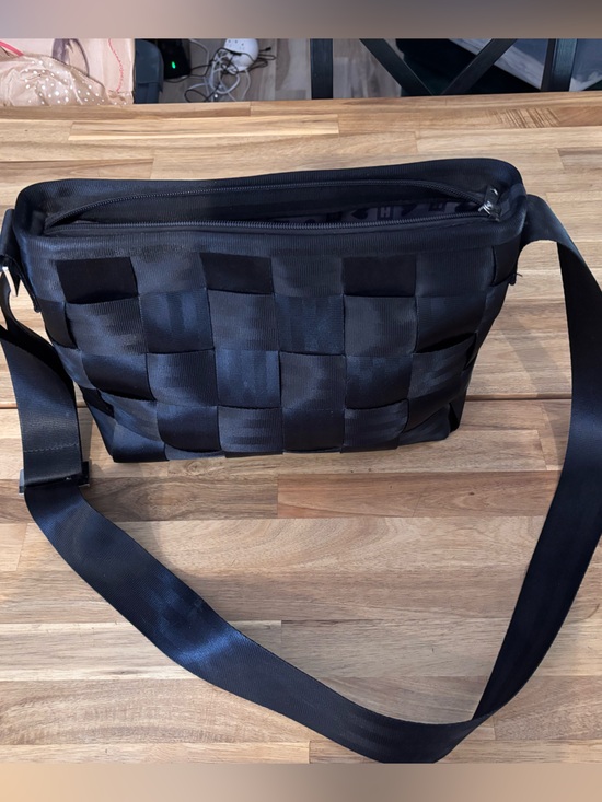 Harveys Handbags - Harvey’s Black Woven Messenger Bag Hard to Find Great Condition.